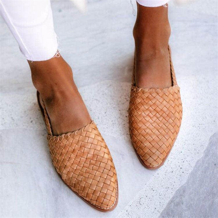 Elegant Black Slingback Flats for Women - Closed Toe Design 1