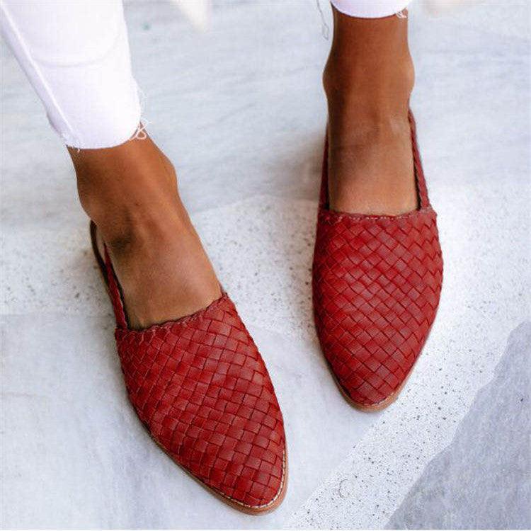 Elegant Black Slingback Flats for Women - Closed Toe Design 2