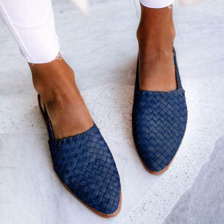 Elegant Black Slingback Flats for Women - Closed Toe Design 3