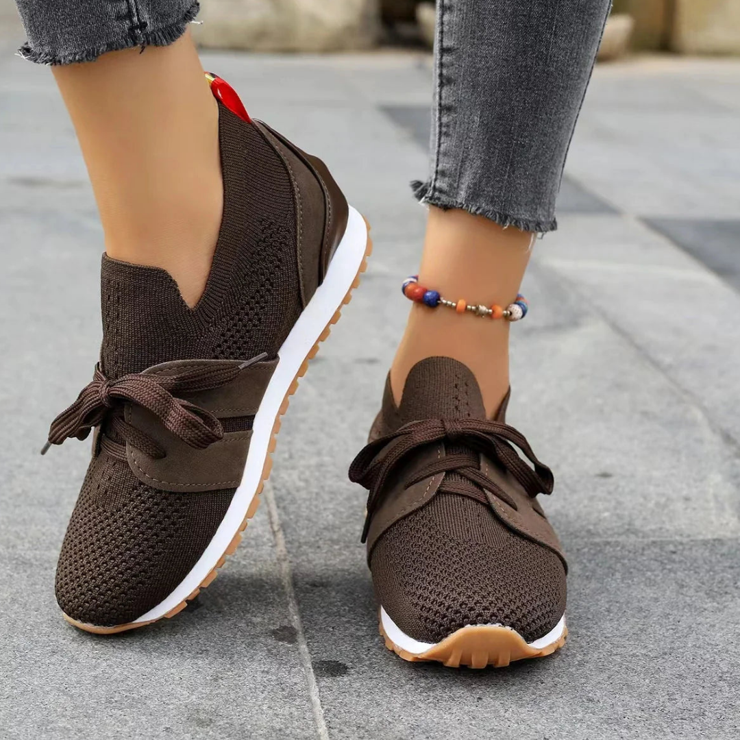 Stylish Women's Lace-Up Flat Shoes for Outdoor Comfort 1