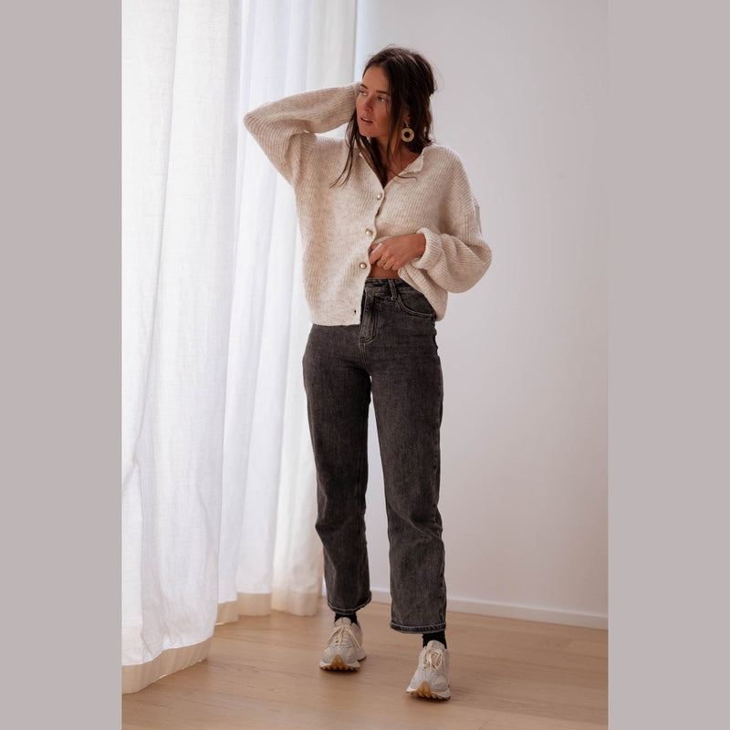 Bonjour MelbourneWomen's CardigansElegant Women's Long Black Cardigan - Versatile Layering Piece 