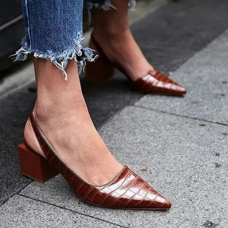 Elegant Women's Closed-Toe Sandals - Comfort & Style 0