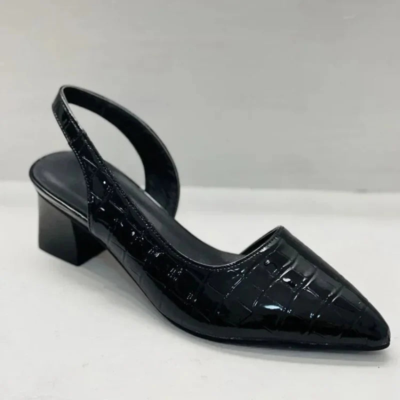 Elegant Women's Closed-Toe Sandals - Comfort & Style 2