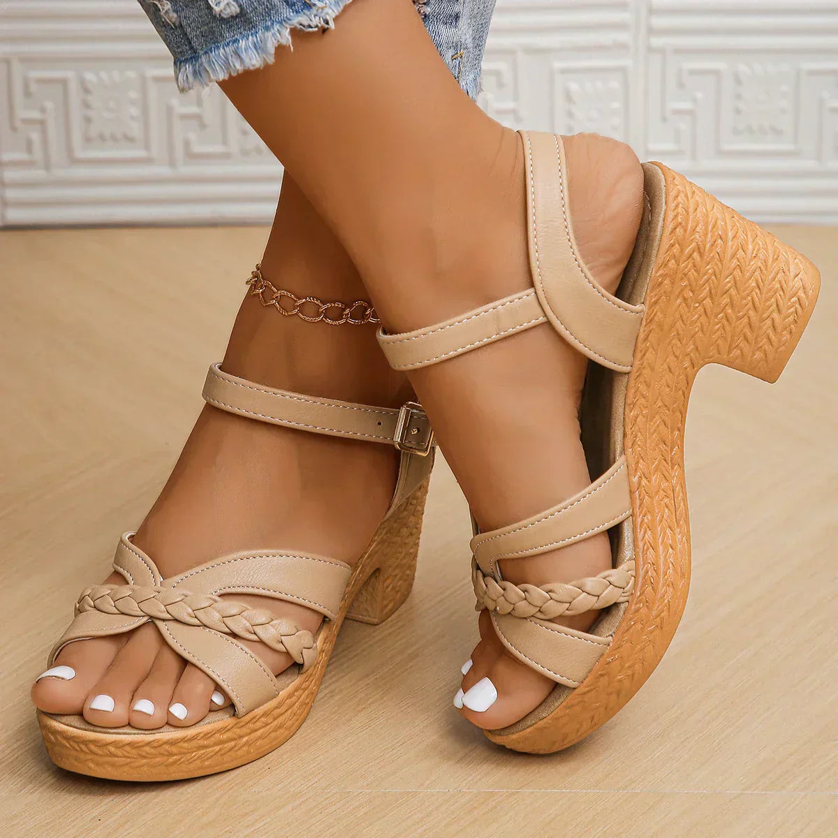 Lightweight Women's Sandals for All-Day Comfort and Style 4
