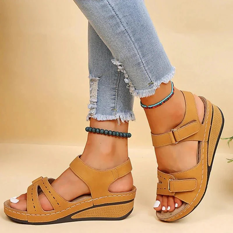 Stylish Women's Platform Sandals with Adjustable Straps 1