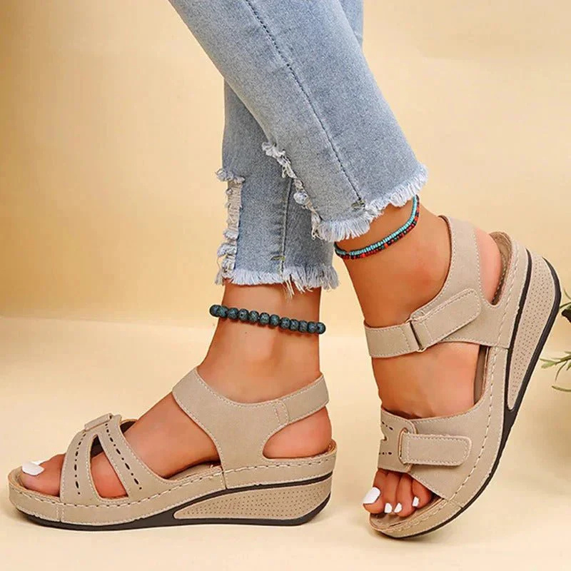 Stylish Women's Platform Sandals with Adjustable Straps 3